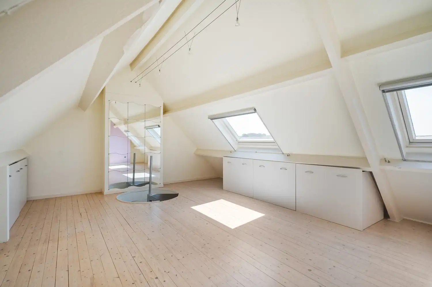 Triplex penthouse met 2 slaapkamers, ruim zonneterras en garagebox te Lier foto 16