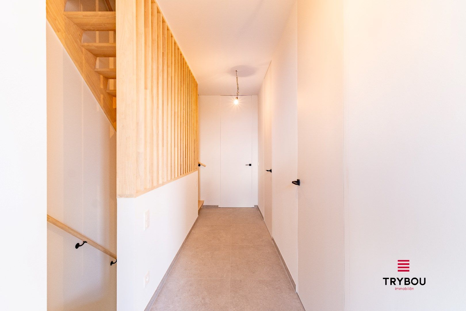 2 hoogwaardig afgewerkte nieuwbouwwoningen met garage foto 17
