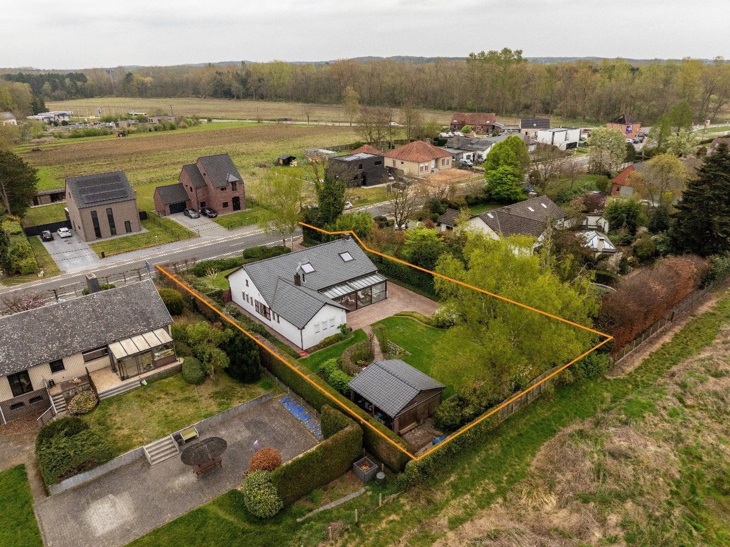 Instapklare woning met 5 slaapkamers op een zonnig perceel van 12a 50ca foto 36