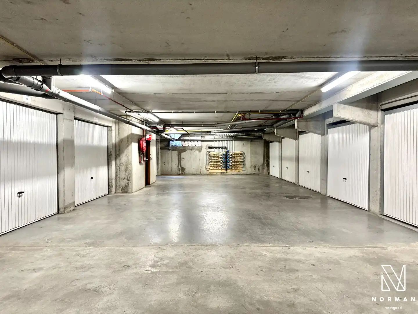 Lichtrijk en energiezuinig appartement met 2 slaapkamers, terras en garage te koop in centrum Kuurne! foto 25