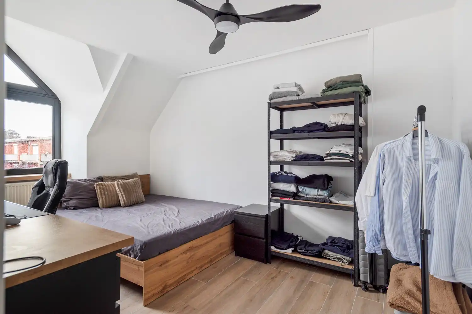Ruime woning met 4 slaapkamers, 3 badkamers, inpandige garage en tuin! foto 23