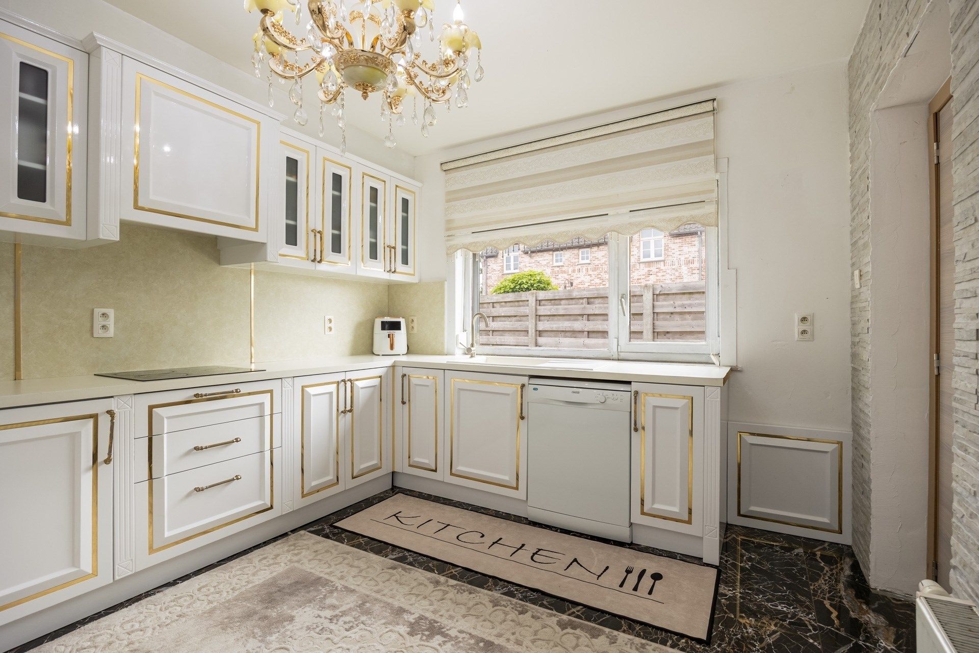 Uitzonderlijk ruime gezinswoning met 2 woonkamers en mogelijkheid tot 5 slaapkamers foto 10