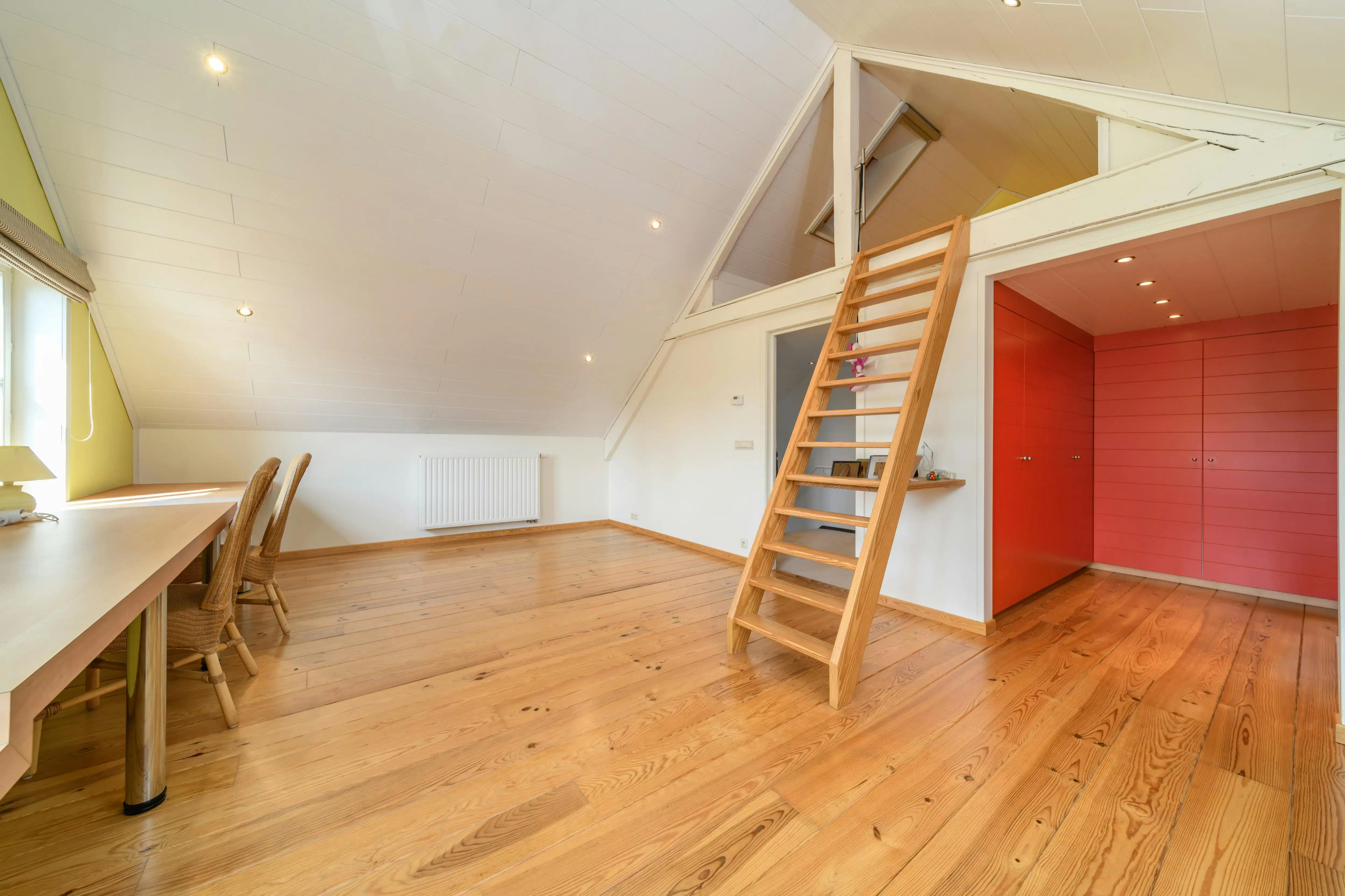 Herenhuis met ruime garage te koop in Izenberge. foto 26