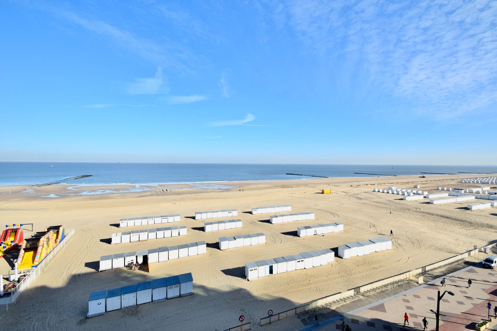 Gerenoveerd appartement met frontaal zeezicht ter hoogte van het Albertstrand. foto 2