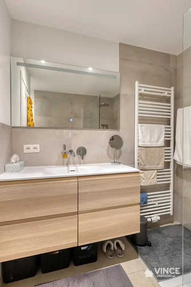 Volledig gerenoveerde en instapklare woning met terras foto 13
