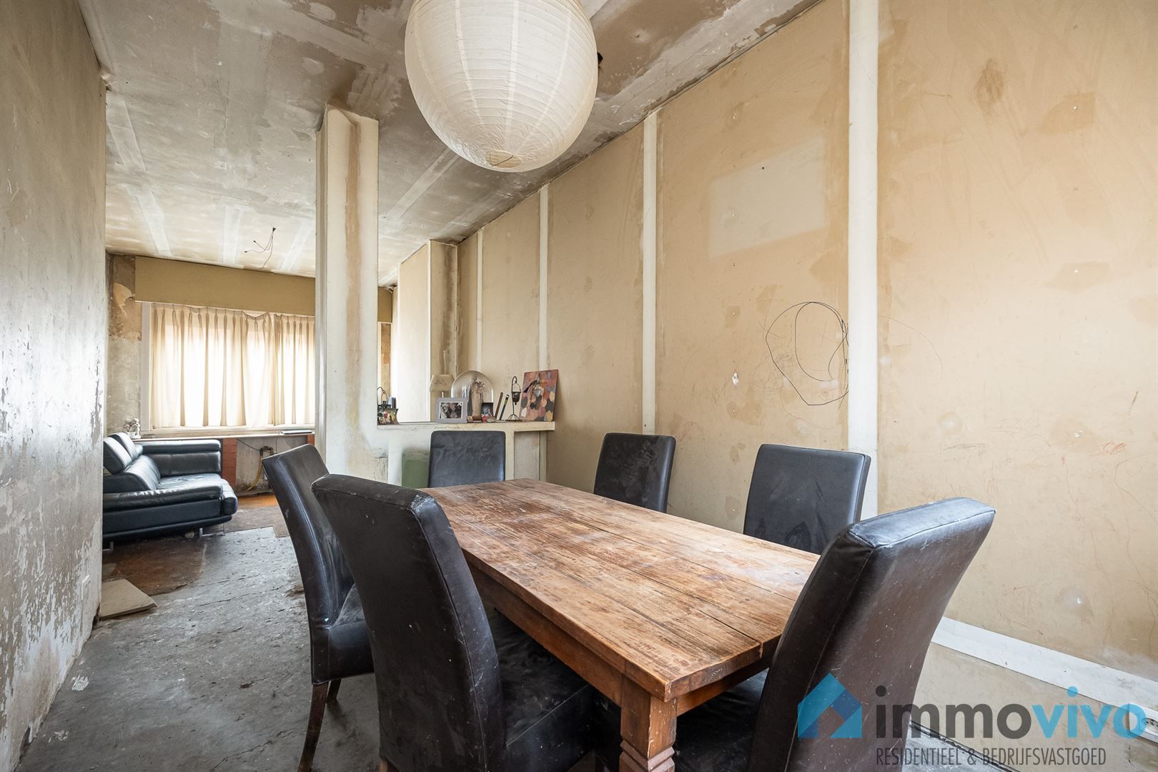 Te renoveren gezinswoning met 2/3 slaapkamers en zuidgerichte tuin. foto 4