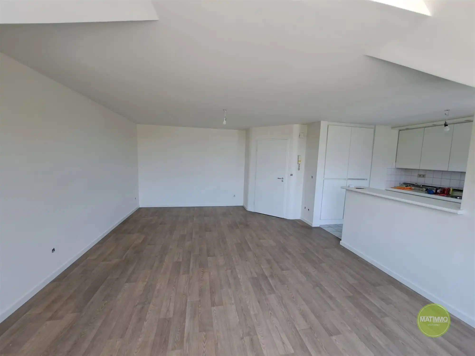 Duplex appartement met 2 slaapkamers en ruim terras te Mol. foto 4