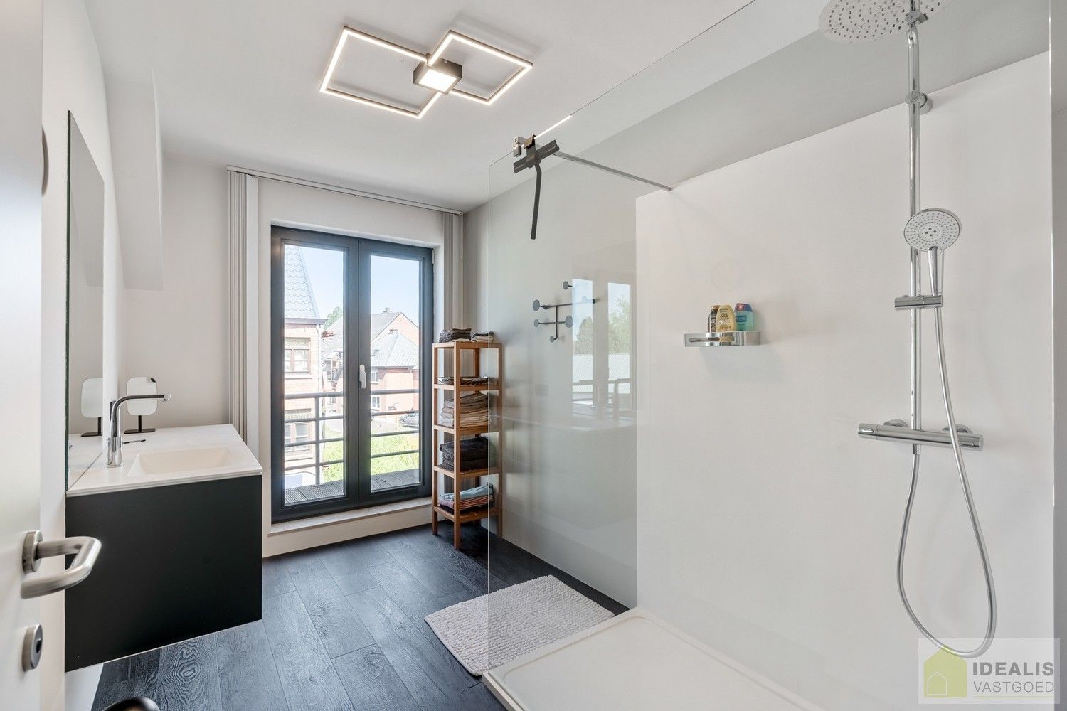 DEALIS VASTGOED – INSTAPKLAAR APPARTEMENT MET 2 SLAAPKAMERS, LICHTRIJKE LEEFRUIMTE, BADKAMER, GOED UITGERUSTE KEUKEN, GARAGEBOX EN AUTOSTAANPLAATS OP EEN UITERST GUNSTIGE LOCATIE AAN DE RAND VAN HET CENTRUM VAN PELT! foto 24