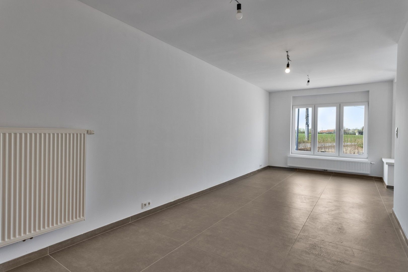 Recent gerenoveerde woning met groen zicht in Ruiselede foto 6