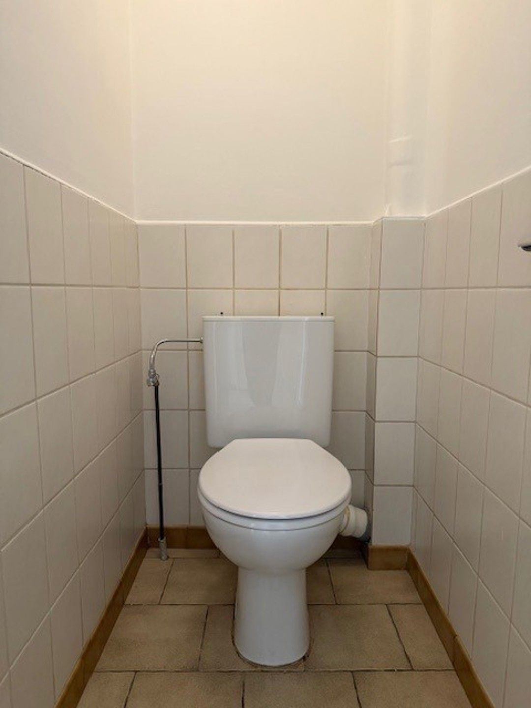 Deels gerenoveerd gelijkvloers appartement. foto 9