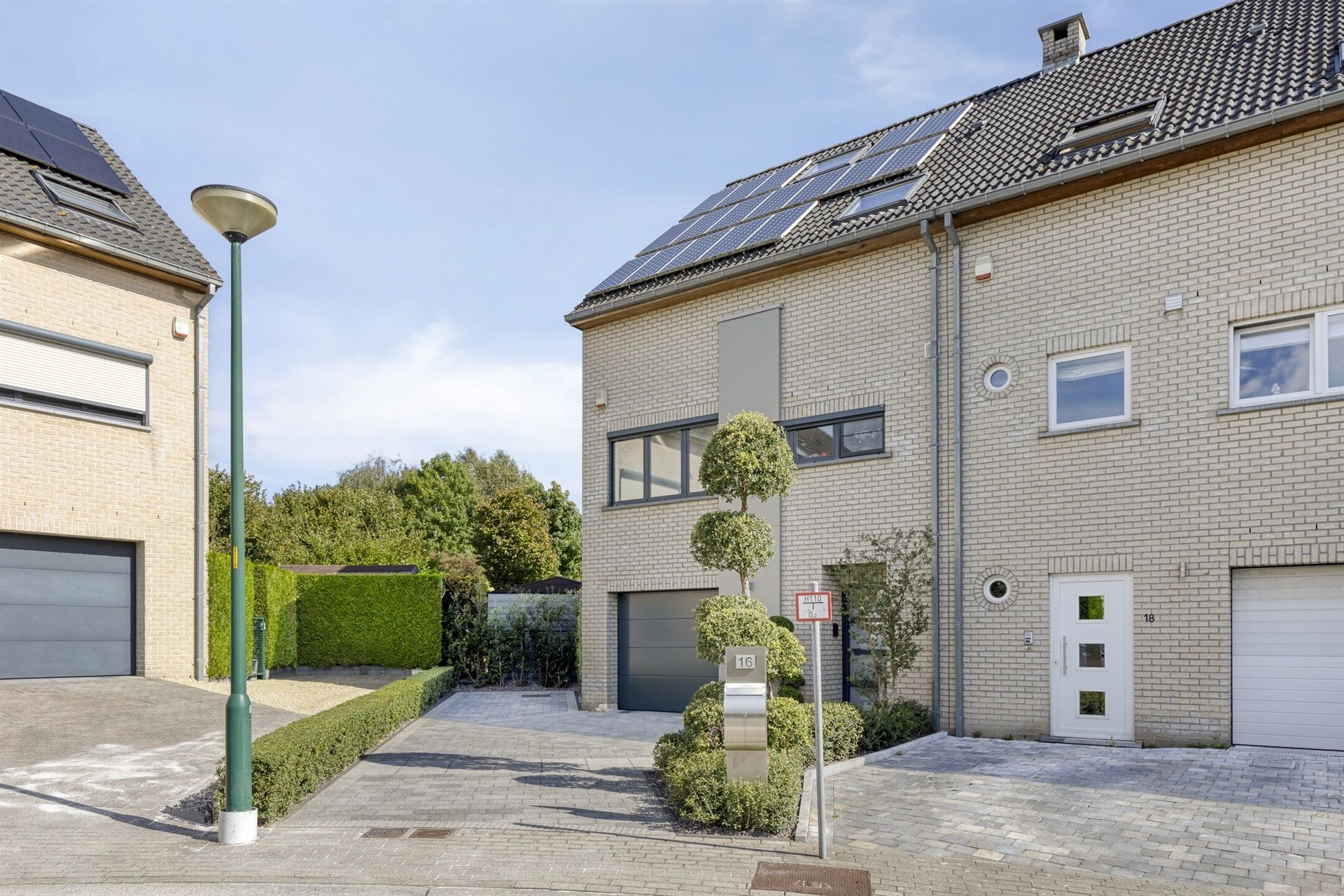 EPC B - energiezuinig / straat zonder verkeer / Nabij groen foto 2