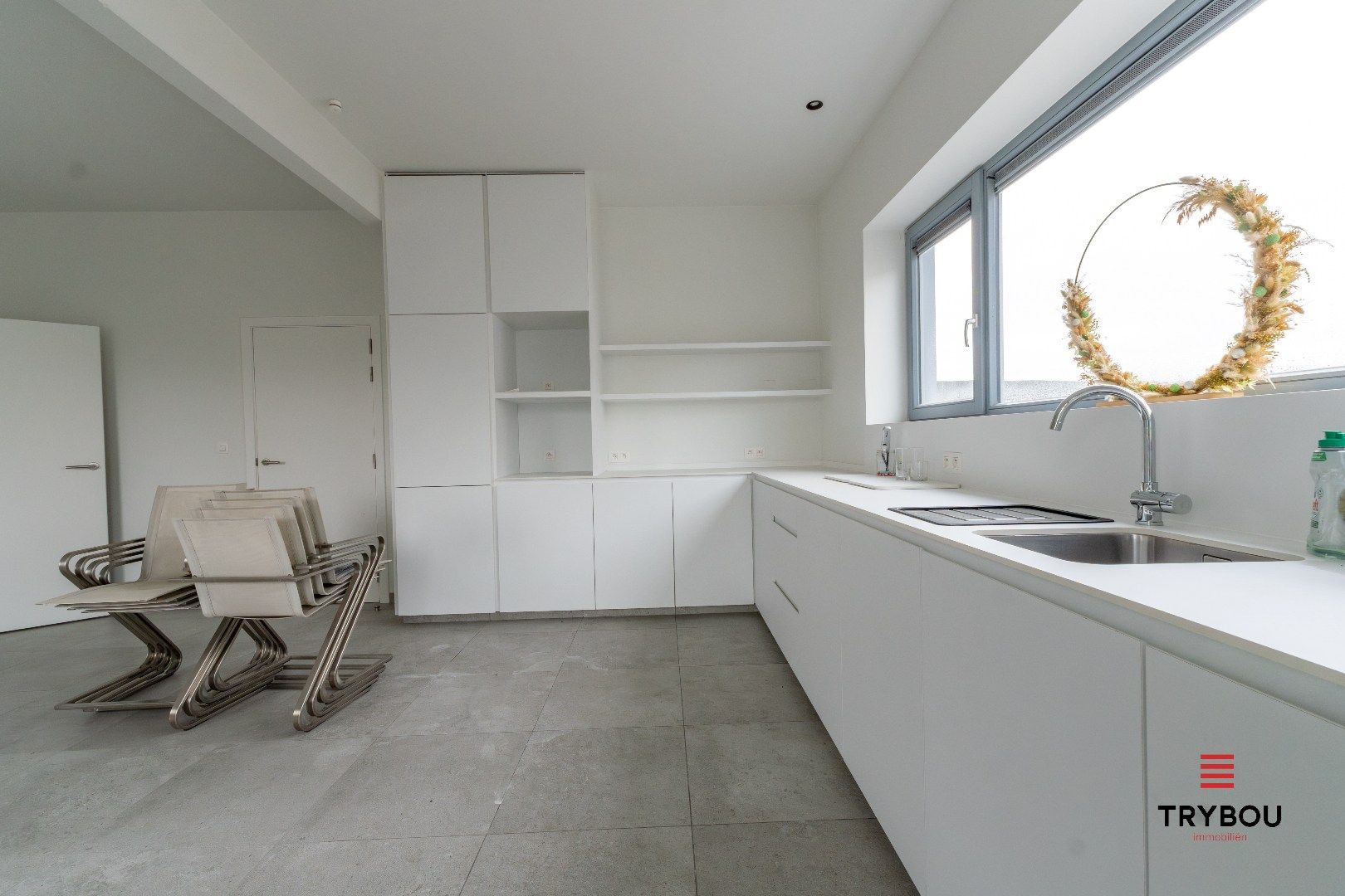 Groot kantoorgebouw op toplocatie te Ieper foto 13