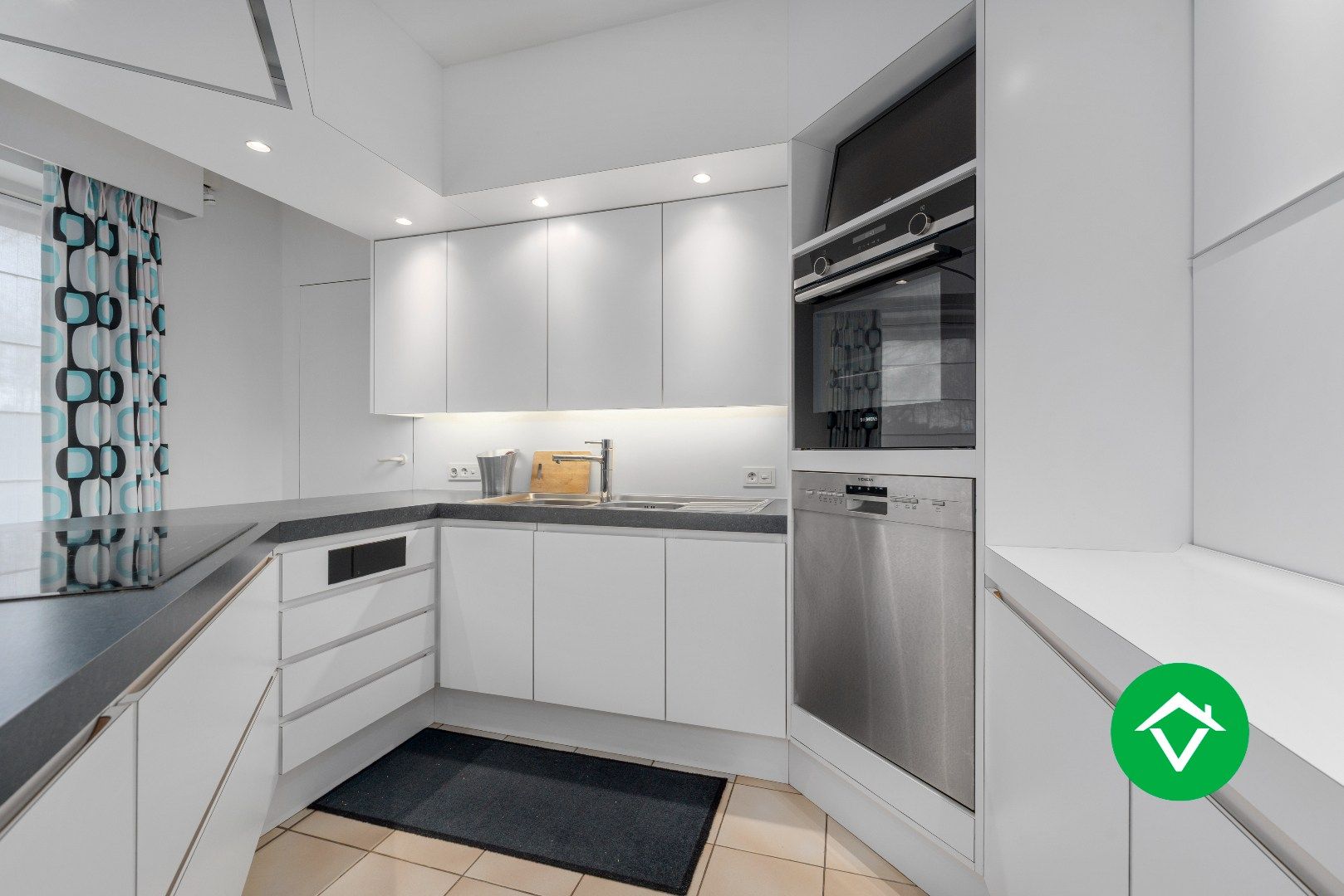 Rustig gelegen alleenstaande woning met bijgebouwen te Koekelare foto 9