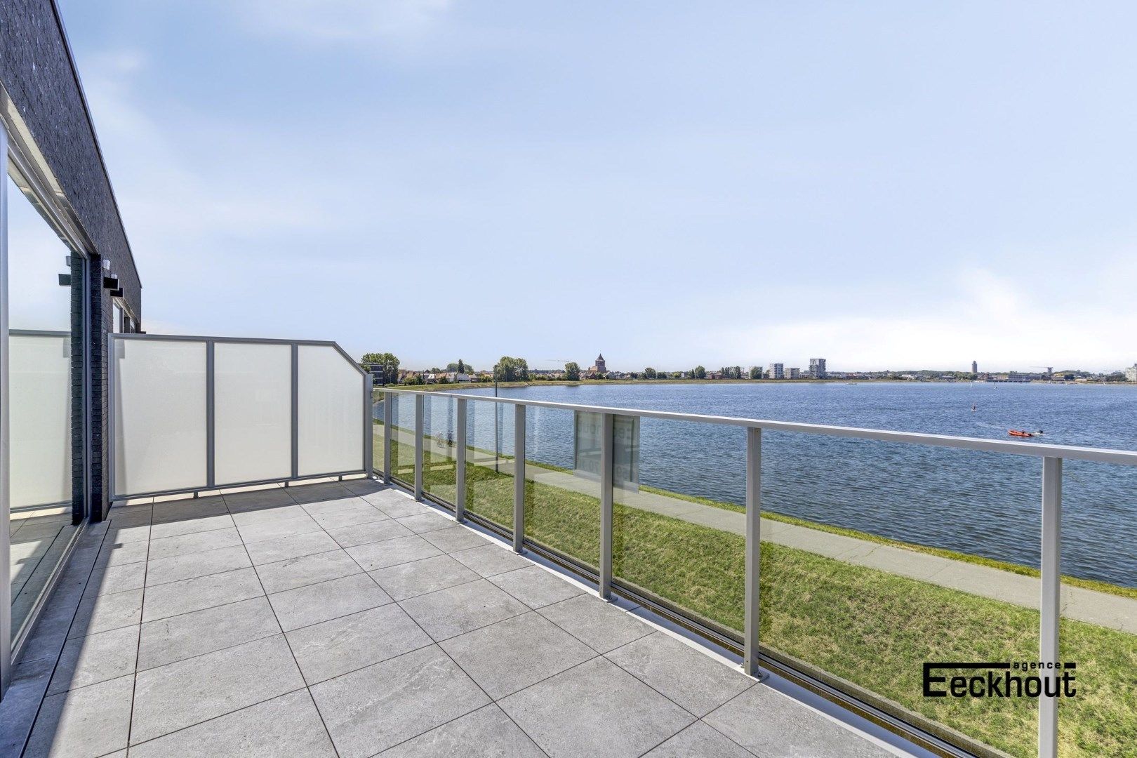 Luxe penthouse met prachtig zicht over de Spuikom foto {{pictureIndex}}