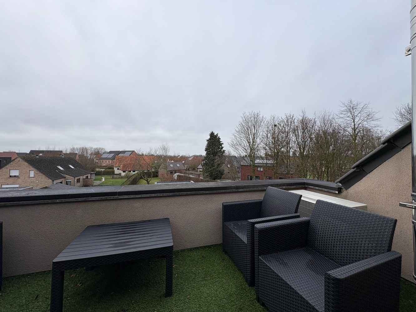 Dakappartement met twee slaapkamers en een terras foto 11