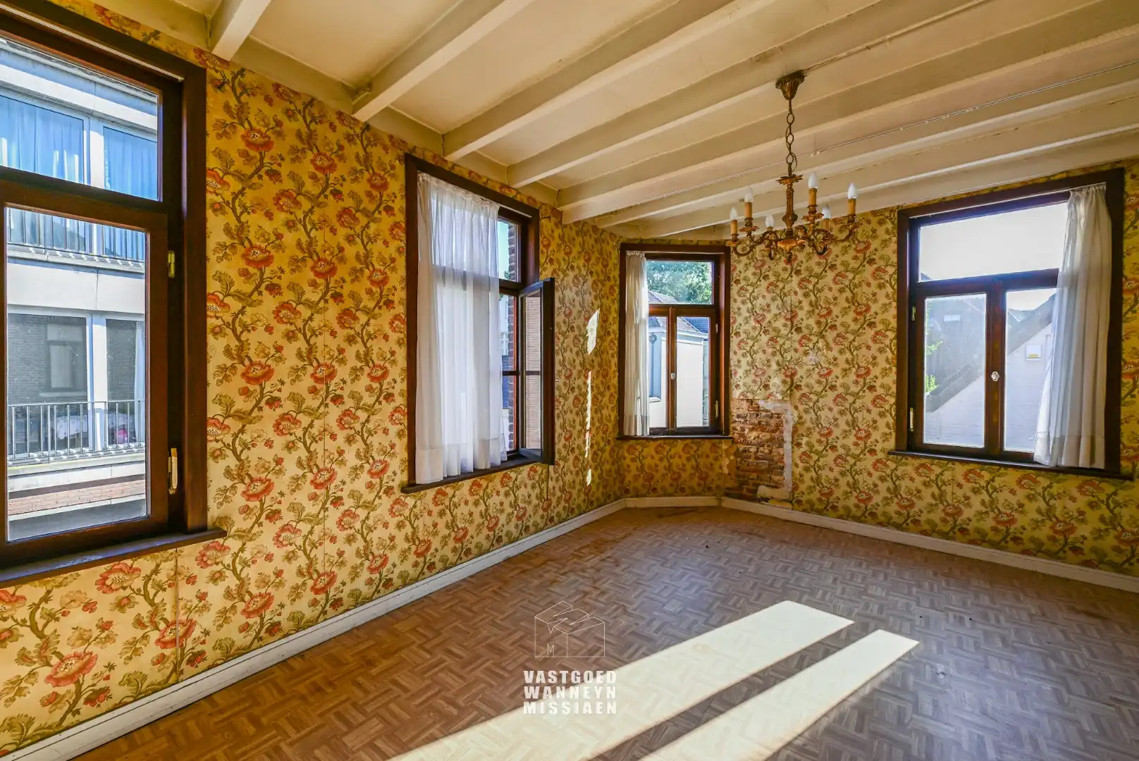 Casco woning met kantoorfunctie, ruime garage en een knusse binnenkoer foto 17