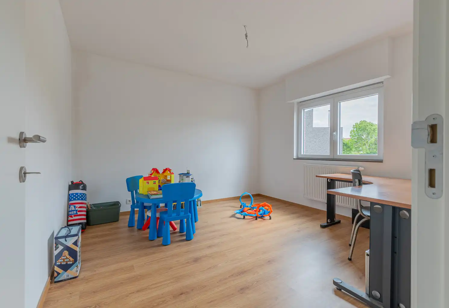 Recente driegevelwoning met zonnepanelen en vloerverwarming foto 17