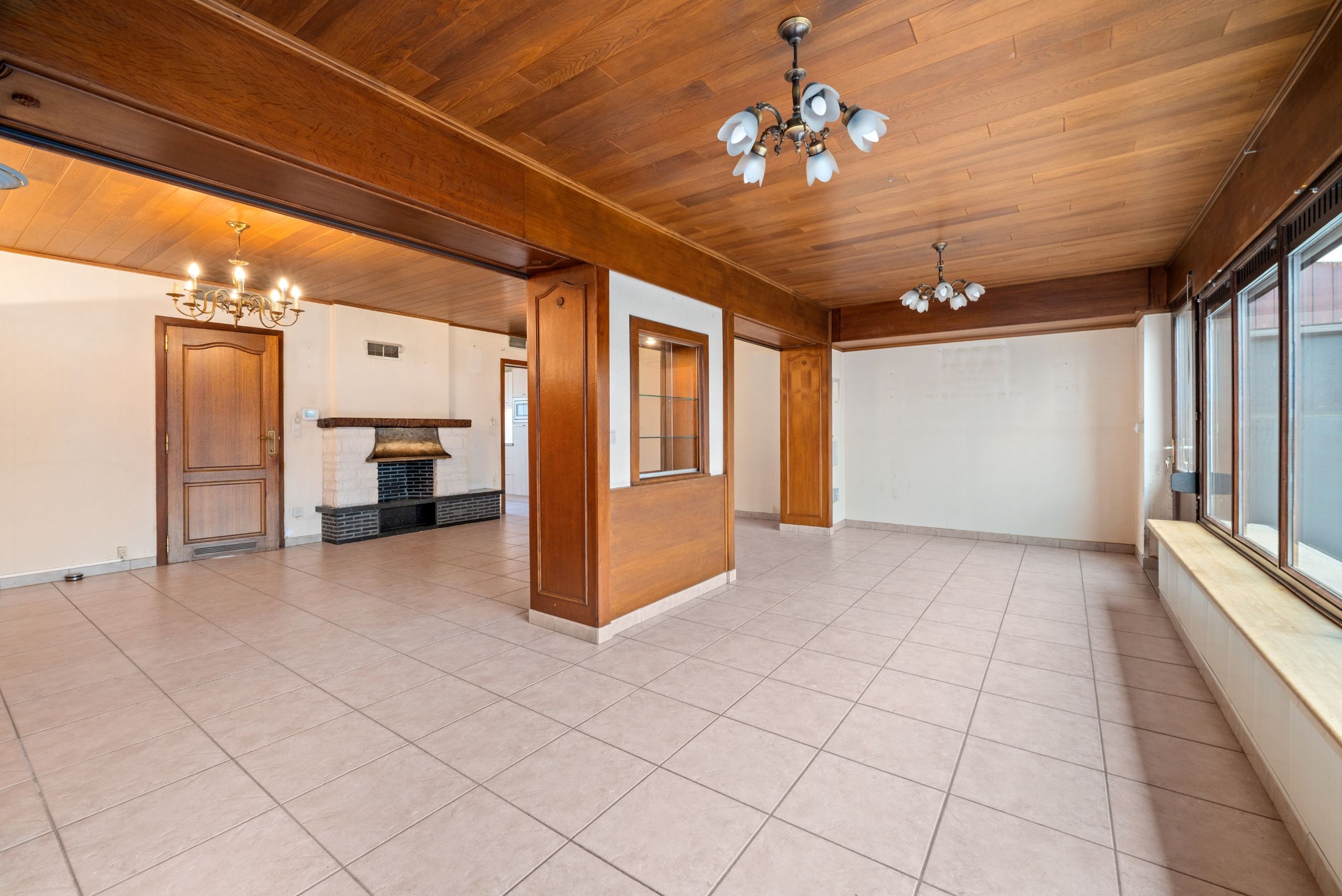 Hoofdfoto van de publicatie: Op te frissen rijwoning op 197m2 in een centraal gelegen buurt