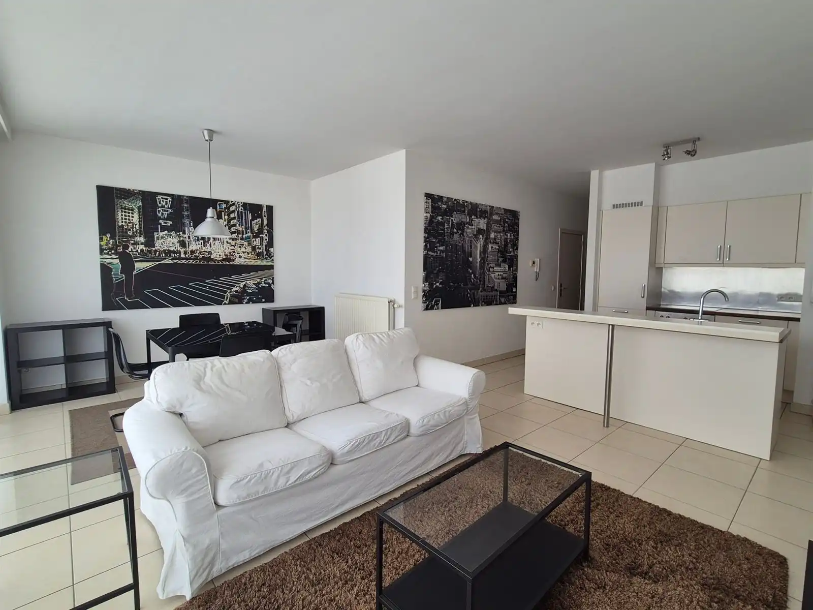 Stijlvol en volledig gemeubeld 2 slaapkamer appartement op toplocatie! foto 2