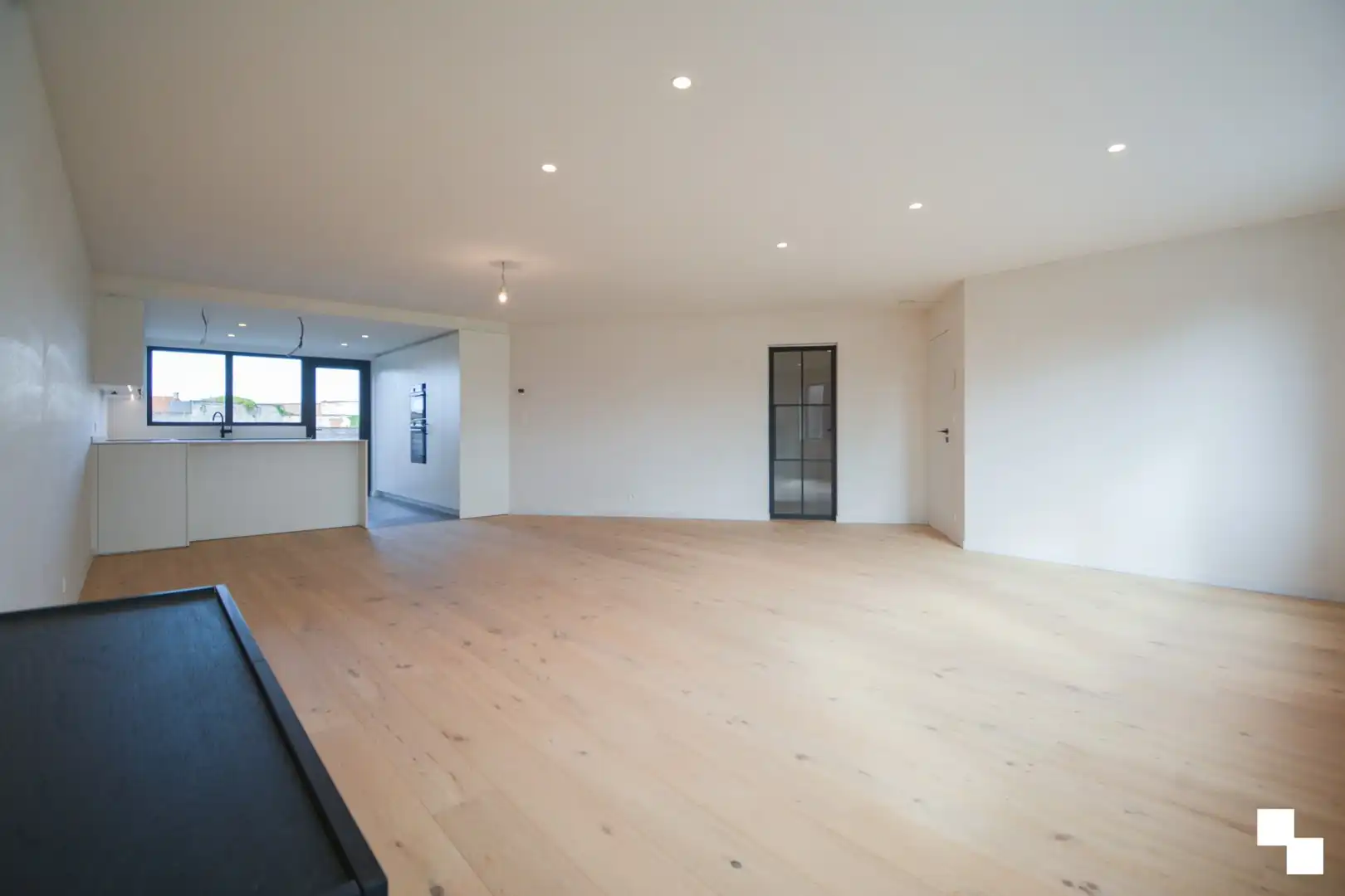 Tweeslaapkamer appartement met garage nabij het centrum van Izegem foto 6