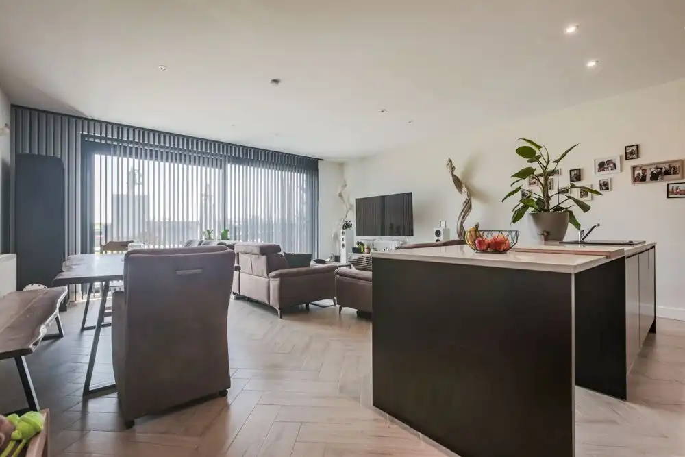 Nieuwbouw woonst met diepe tuin in het rustige Wortegem-Petegem / Elsegem foto {{pictureIndex}}