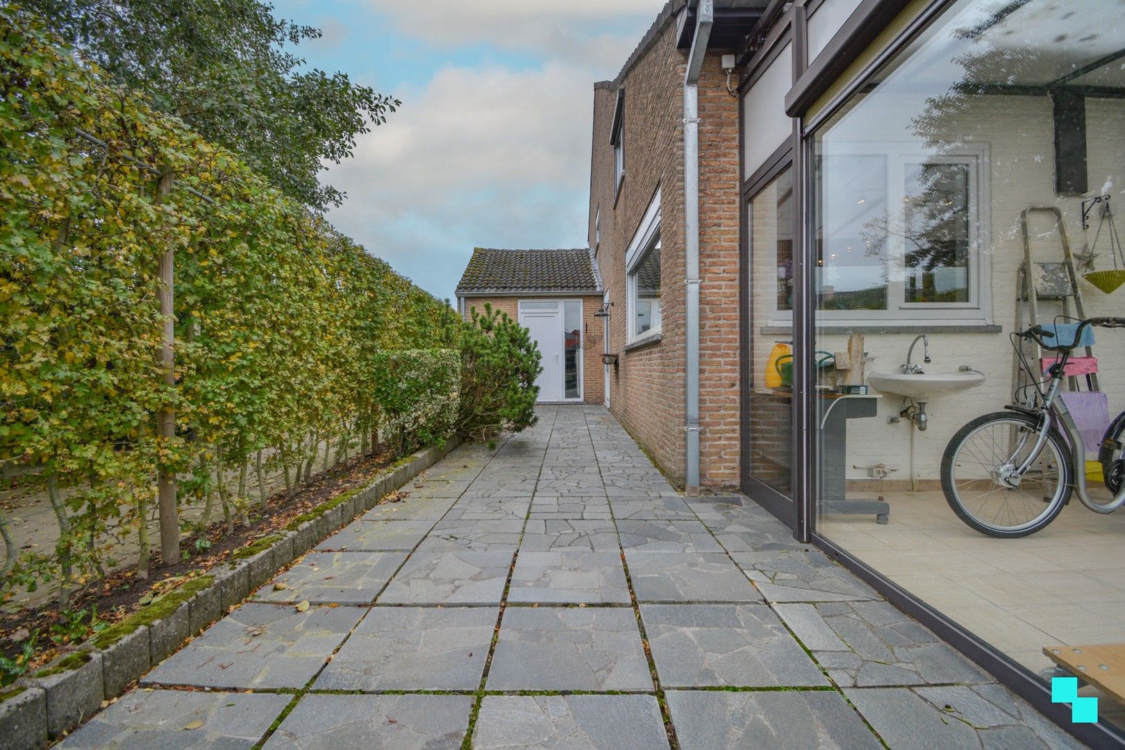 Verrassend ruime HOB met praktijk te Sint-Henricus foto 34