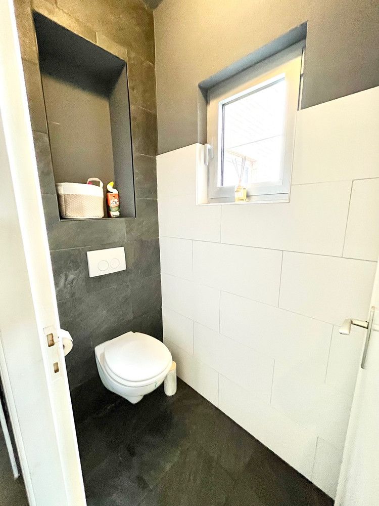 Instapklaar appartement met 3 slaapkamers in hartje Maaseik. foto 9