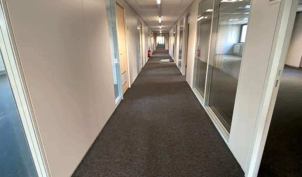 Volledig vernieuwde kantoren te huur in Zwijnaarde foto 11