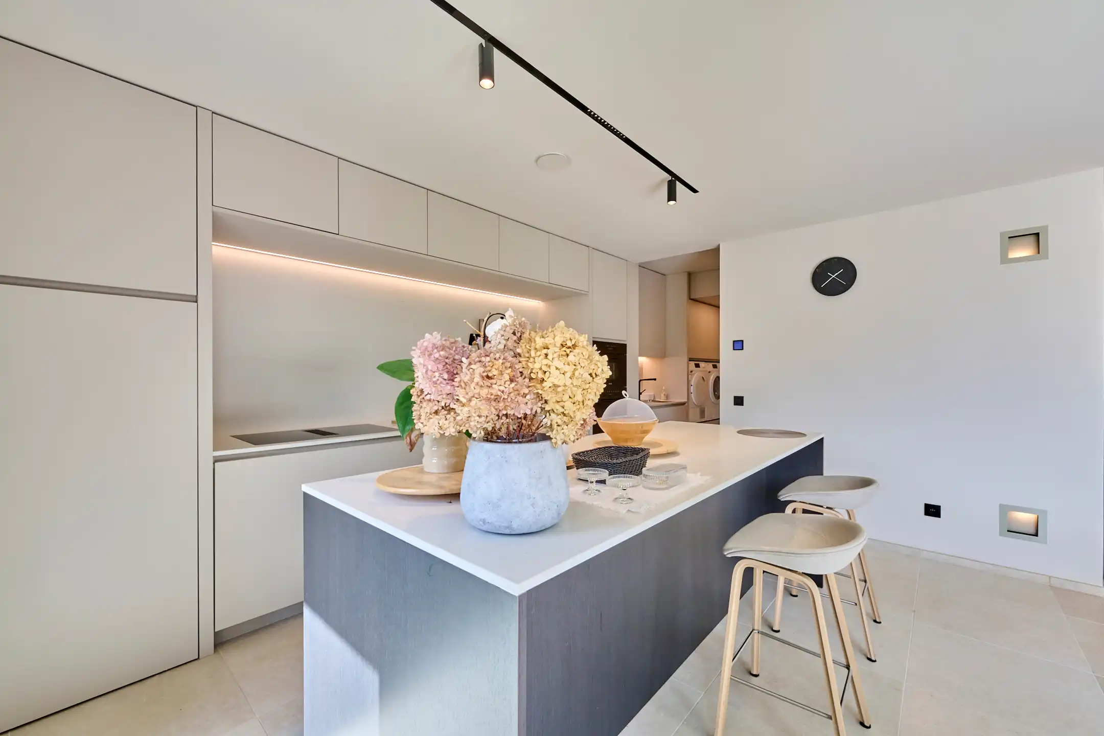 LUXUEUS GEMEUBELD APPARTEMENT MET TERRAS foto 9
