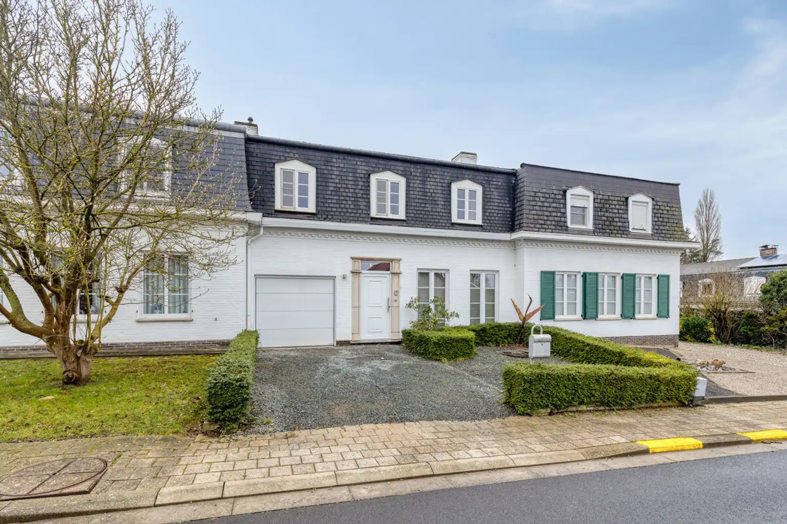 Charmante en verzorgde tweegevelwoning met aangename tuin foto {{pictureIndex}}