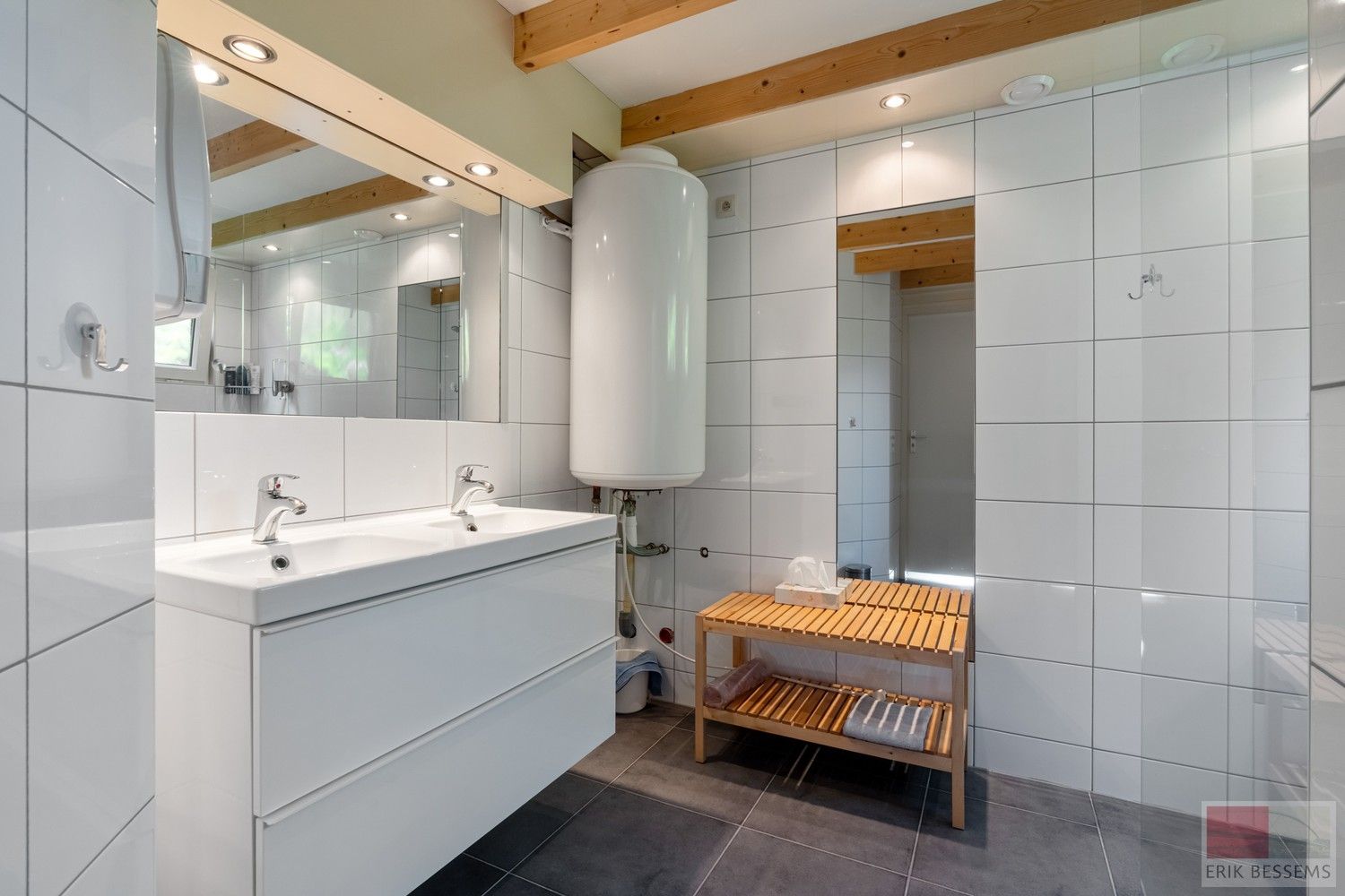 Gelijkvloerse vakantiewoning met een woonoppervlakte van 79 m², gelegen op een royaal perceel van 570 m². foto 5