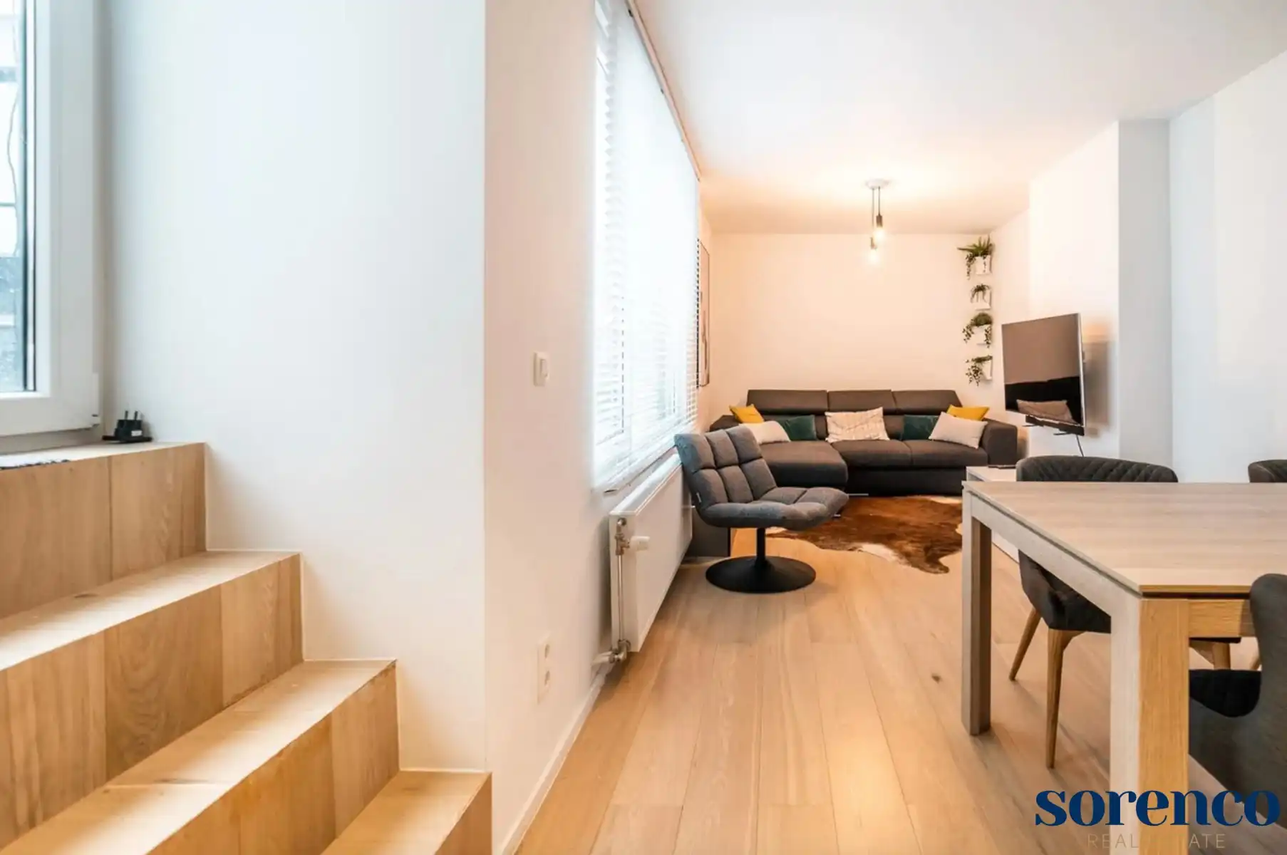 Duplex Gemeubeld 1-Slaapkamer appartement met groot Terras foto 2