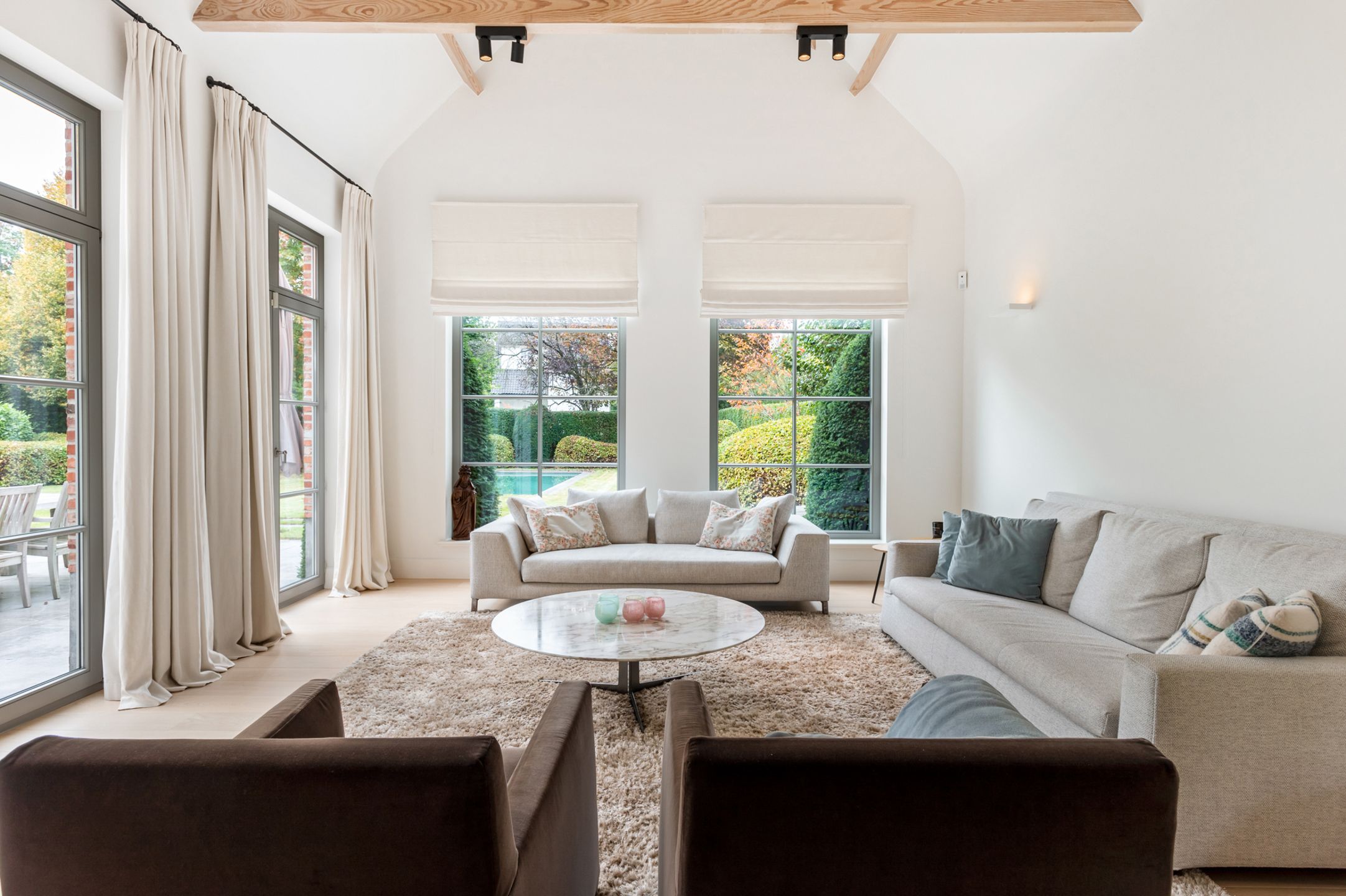 Uitzonderlijk mooie en recente woning op schitterend perceel foto 9