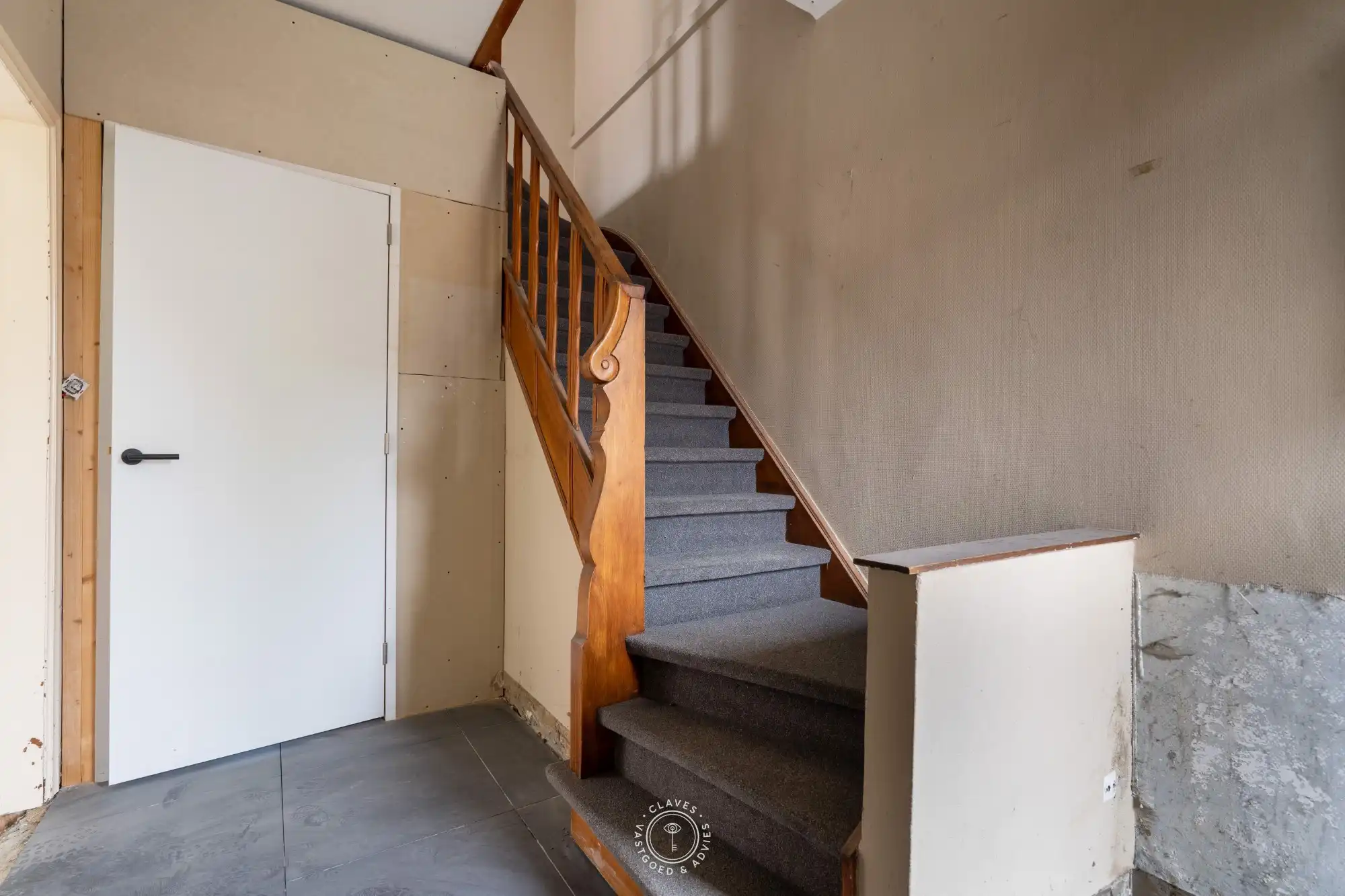 Verder te renoveren open bebouwing op toplocatie foto 14