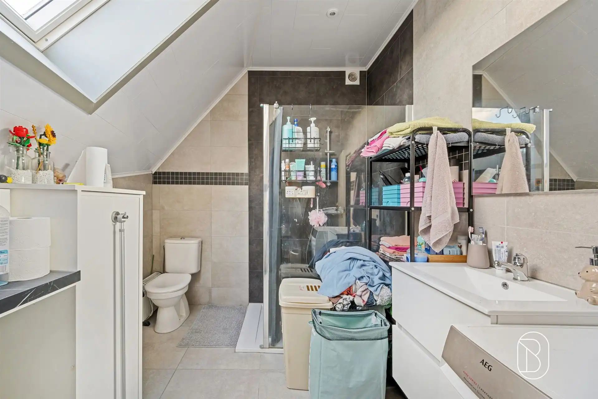 Gerenoveerde opbrengsteigendom bestaande uit 2 appartementen. foto 42