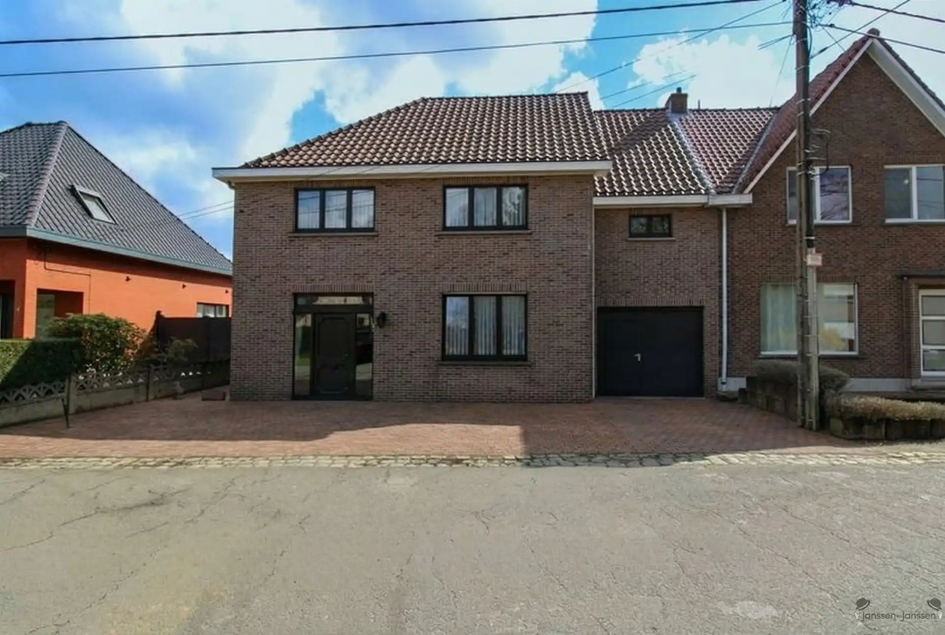 Hoofdfoto van de publicatie: Charmante woning Te Koop