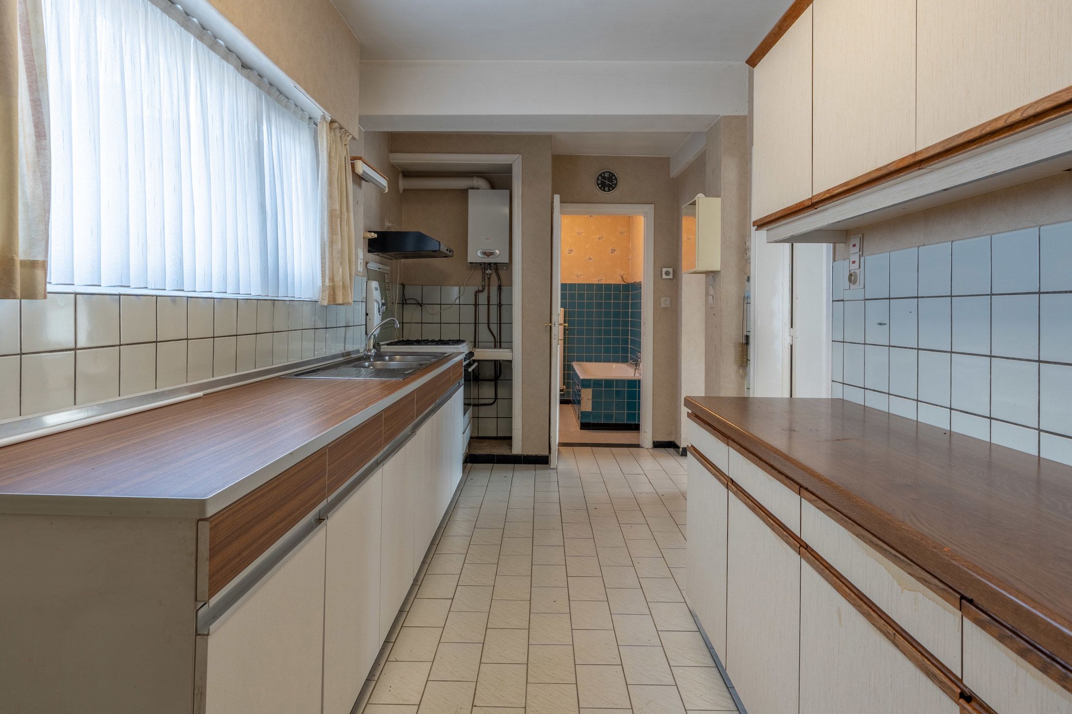 Te renoveren woning met 3 slpk's op ruim perceel te Beerse foto 4