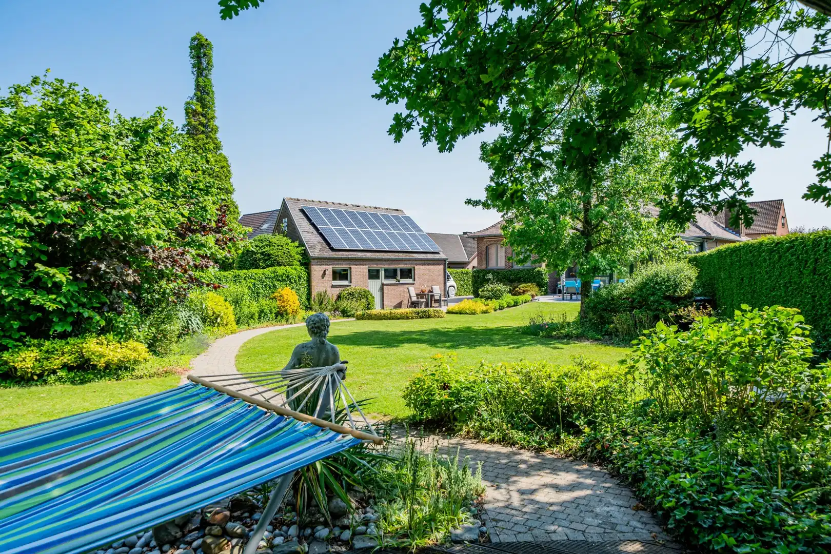 Charmante en bijzonder ruime woning met prachtige tuin en 3 slaapkamers foto 23