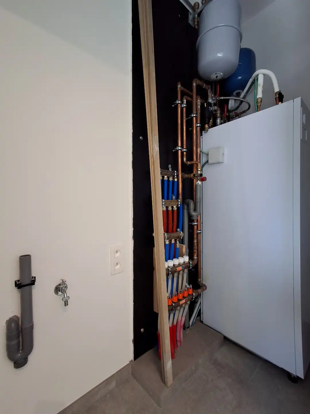 INSTAPKLAAR NIEUWBOUW GELIJKVLOERSAPPARTEMENT IN HARTJE RUISELEDE foto 9