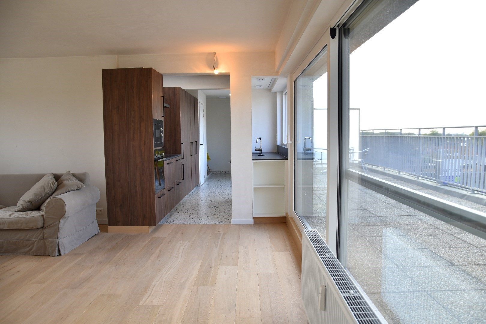 Vernieuwde penthouse met 2 slaapkamers te koop in hartje Gullegem foto 2