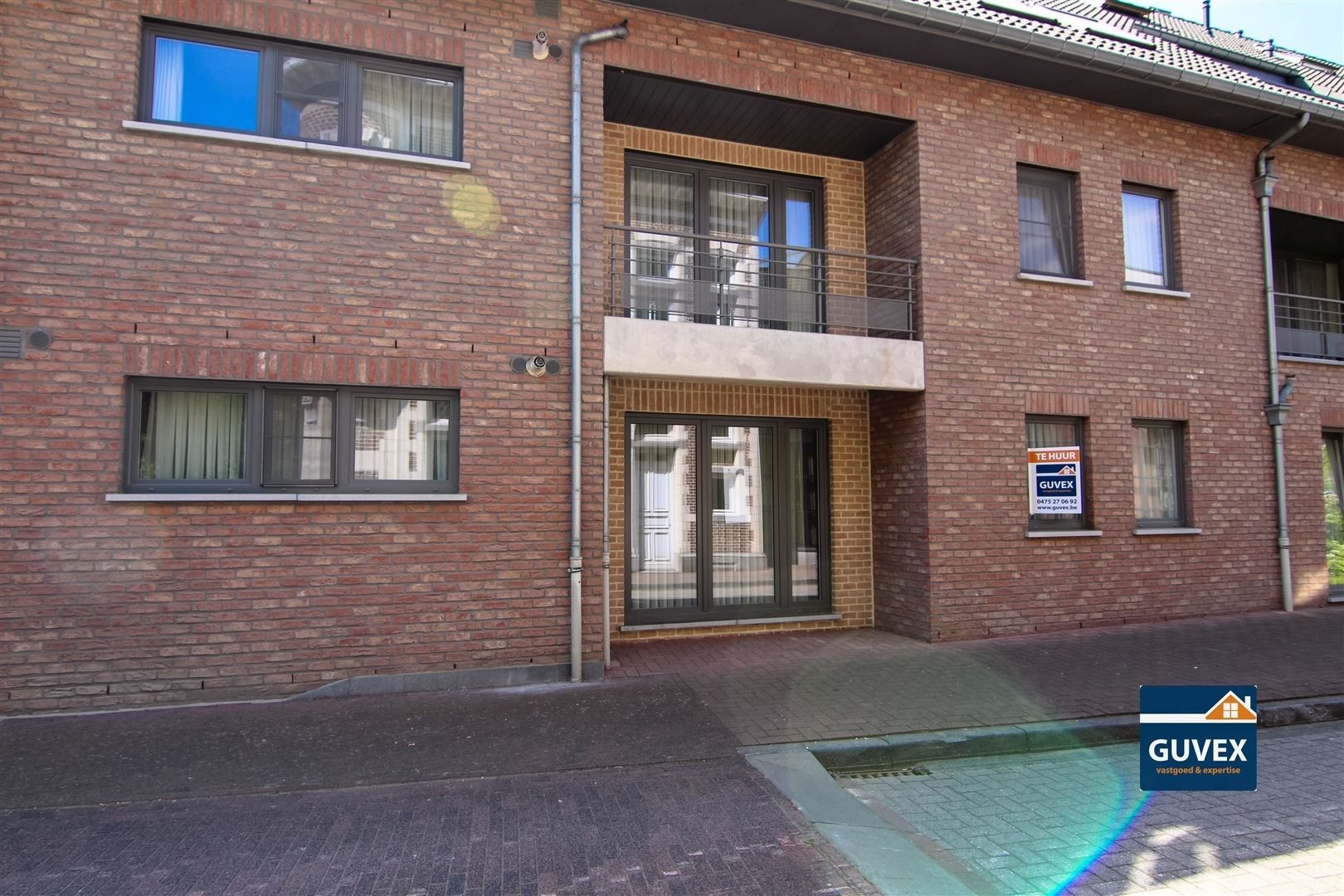 Verzorgd en ruim gelijkvloers appartement te Alken. foto {{pictureIndex}}