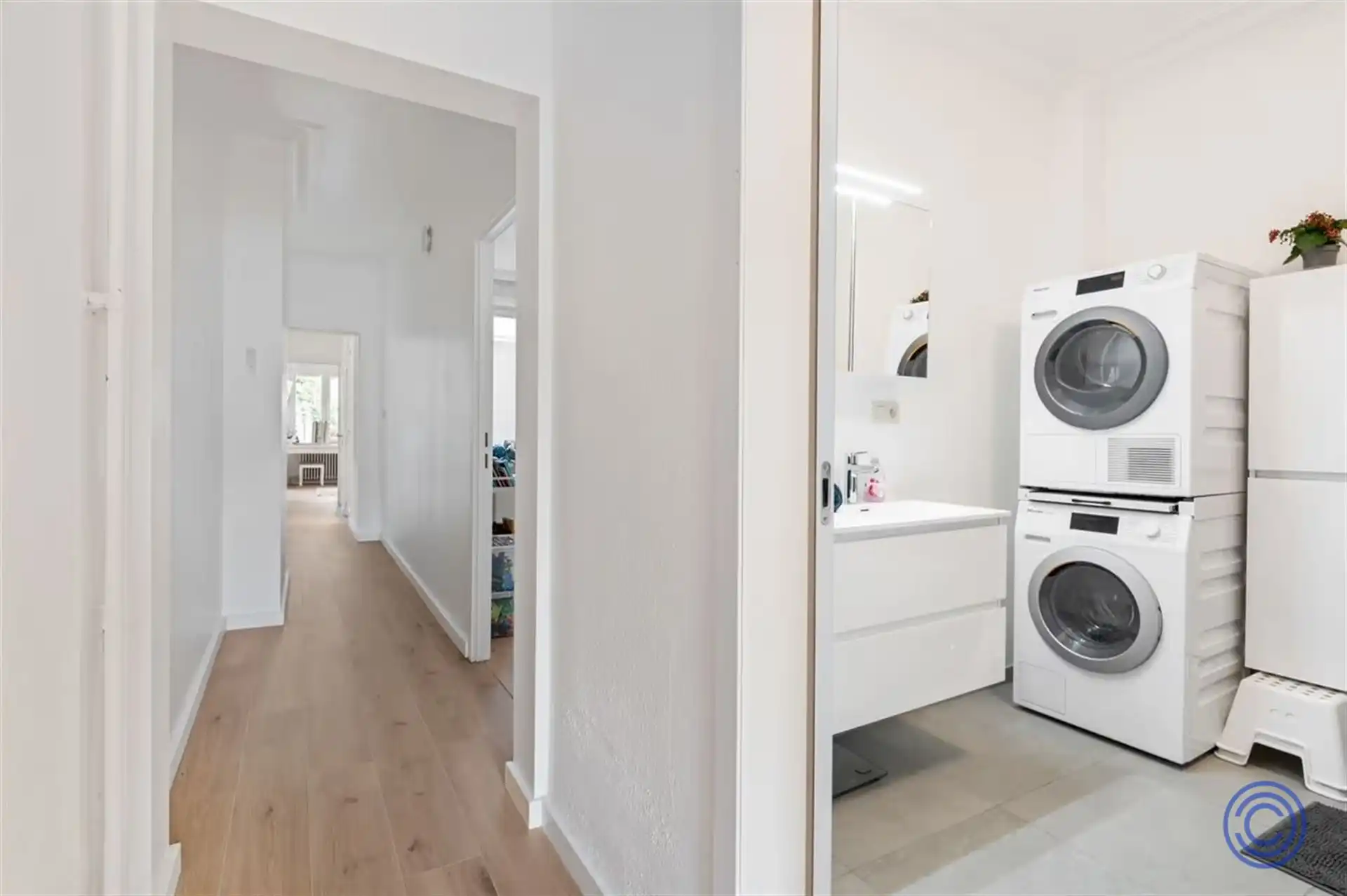 Instapklaar gelijkvloers met 3 slpk + tuin + dubbele garage! foto 11