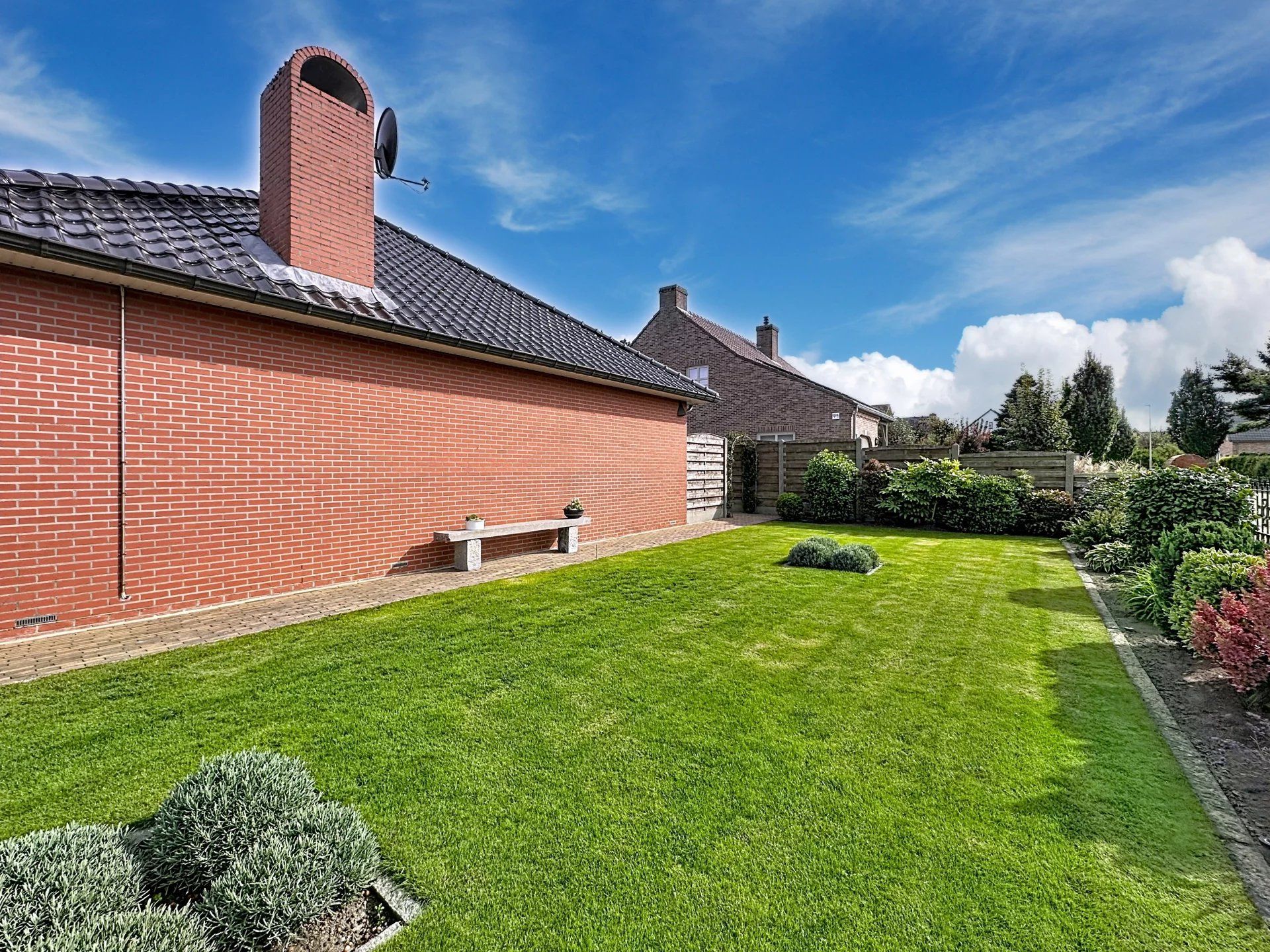 Mooie, vrijstaande woning gelegen op een perceelsgrootte van 9 are, met maar liefst 4 slaapkamers en een ruime dubbele garage. foto 41