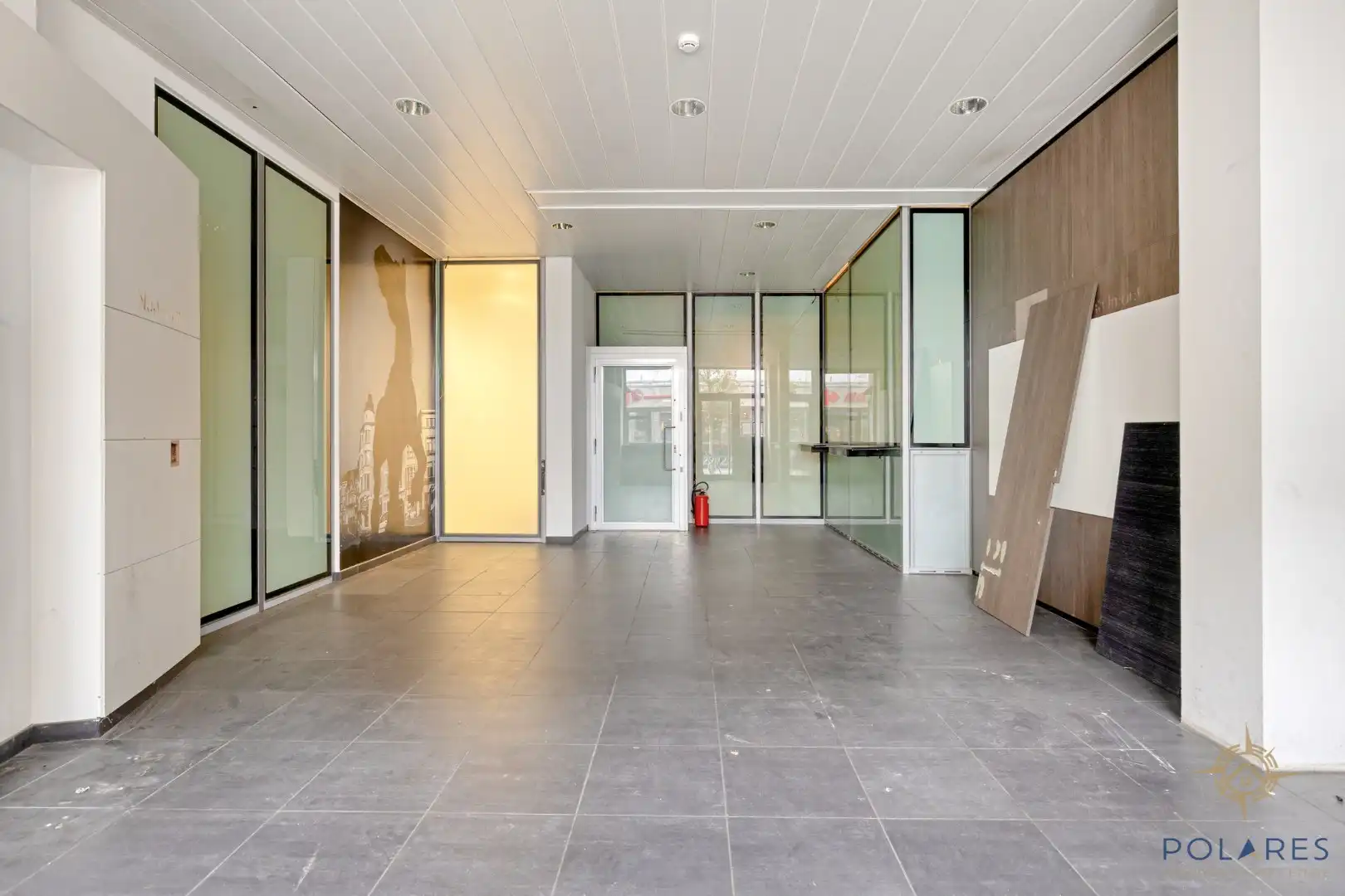 Zeer groot kantoorpand in de winkelstraat van Vilvoorde foto 2