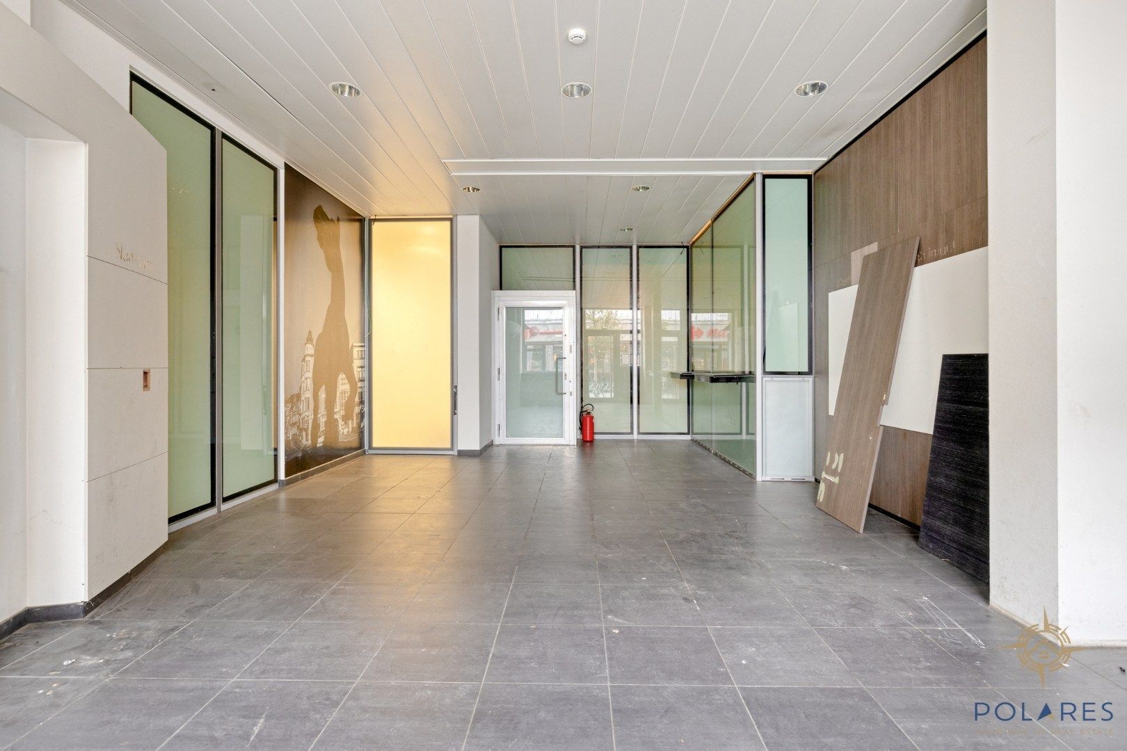 Zeer groot kantoorpand in de winkelstraat van Vilvoorde foto 2