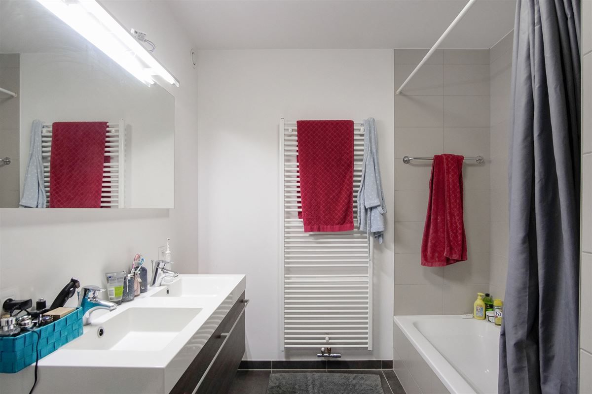 Ruim en modern appartement in het groene Wijnegem foto 12