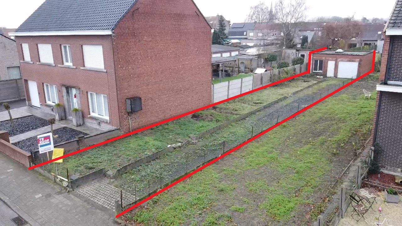 INTERESSANTE BETAALBARE BOUWGROND (270M²) IN RESIDENTIELE WIJK foto {{pictureIndex}}