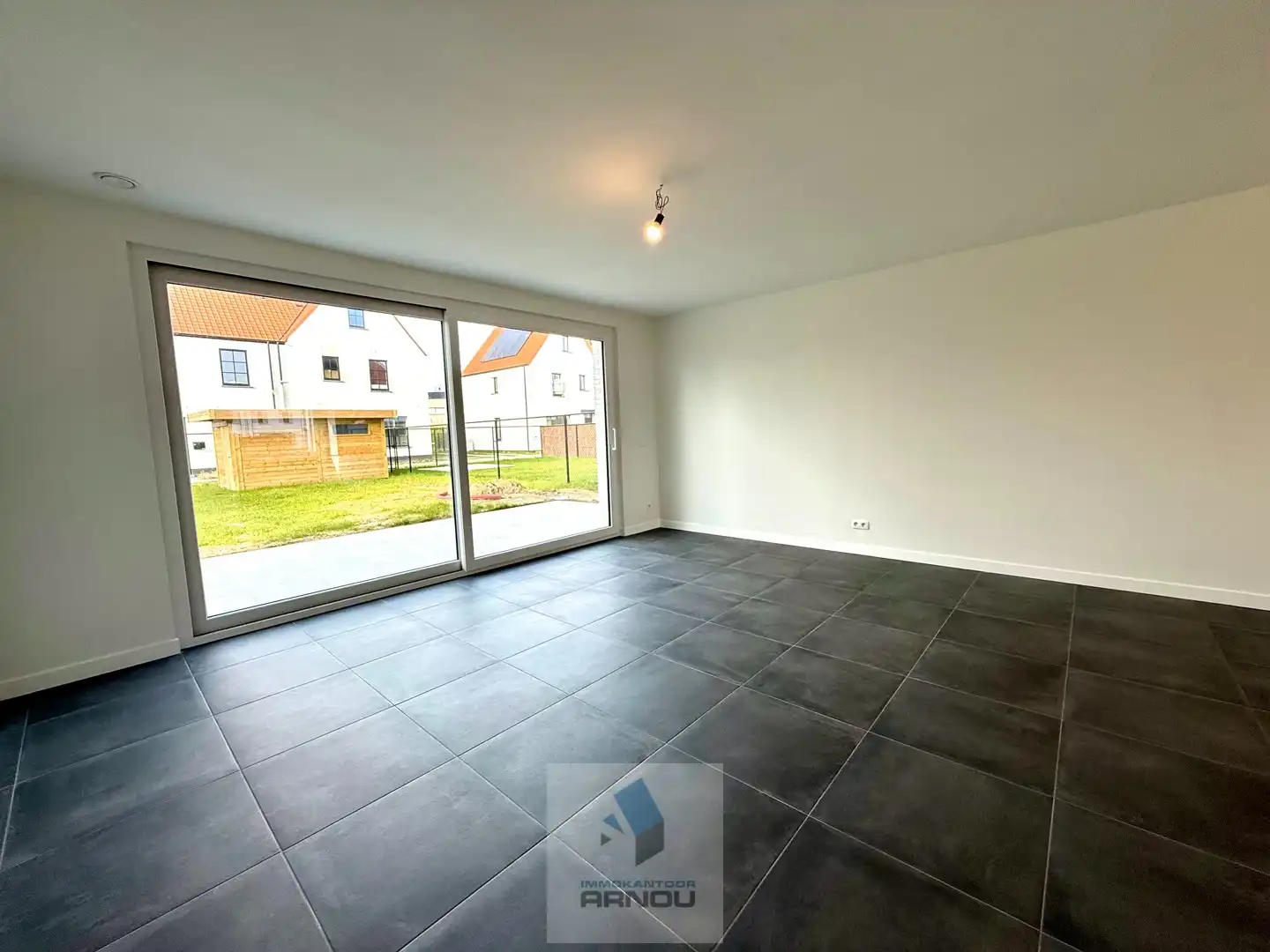 Nieuwbouwwoning met 3 slaapkamers, tuin en carport foto 4