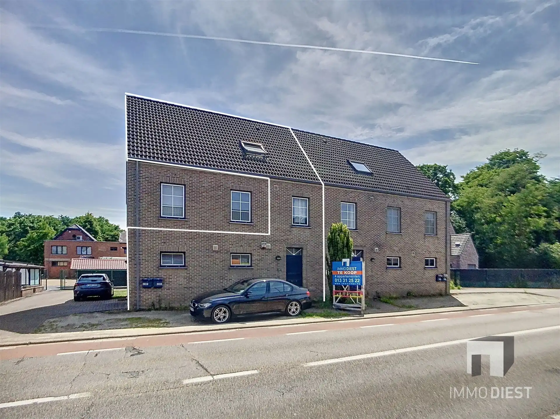 Triplex met 2 slaapkamers en inpandige garage foto 2