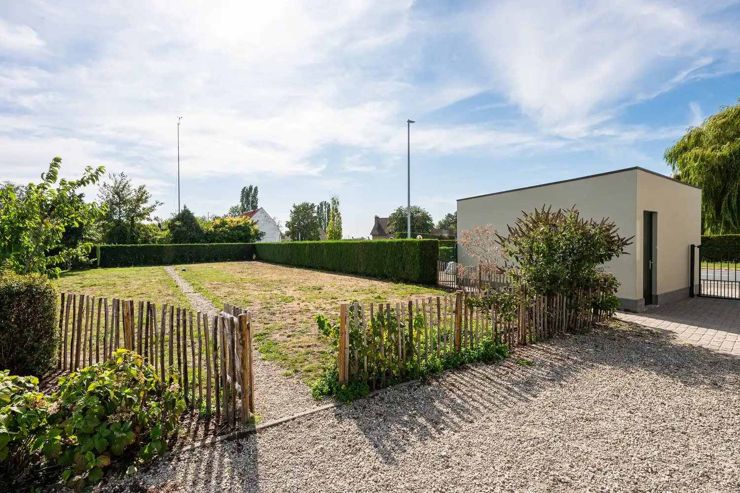 Halfopen woning met garage en ruime tuin foto 16